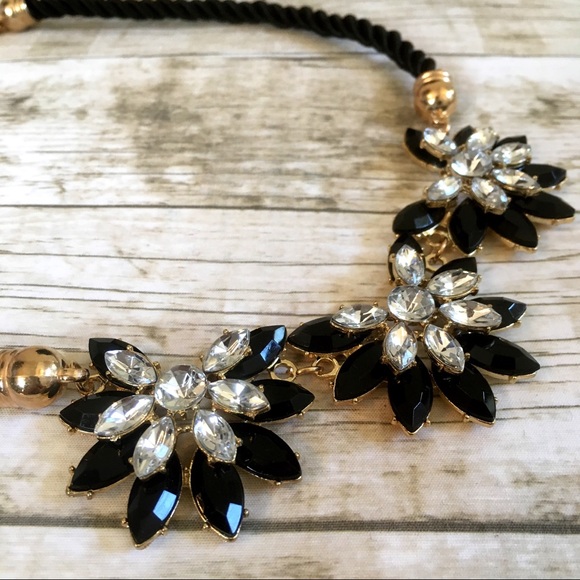 Jewelry - Statement Necklace Gold Plated Flower Design